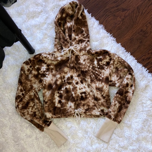 Storets Brown + Cream Tie Dye Crop Top Sweater - Picture 2 of 6